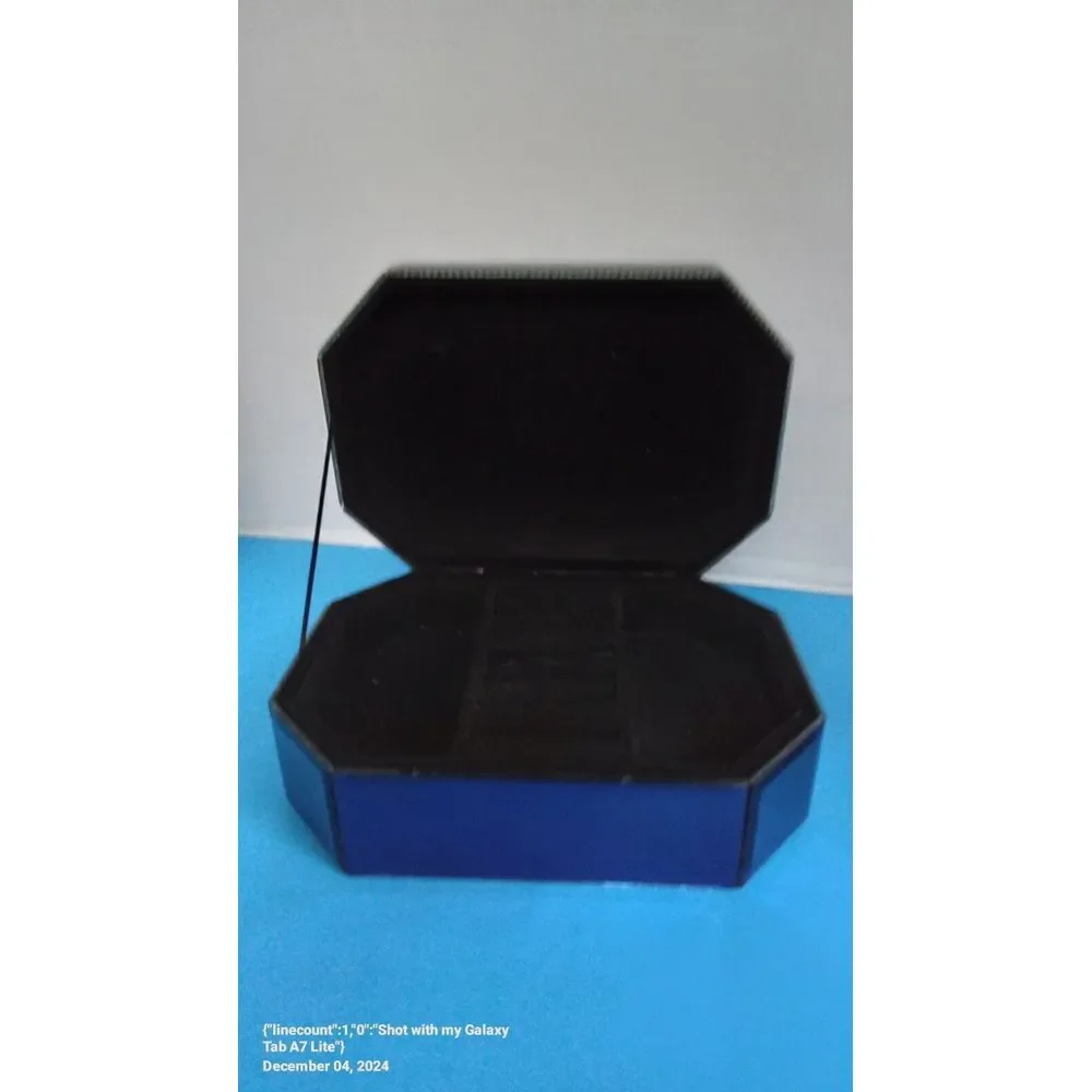 Elegant Octagonal Jewelry Box with‎ Ornate Embellishment - Royal Blue and Black